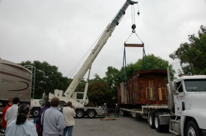 2007 WP668 on truck with crane